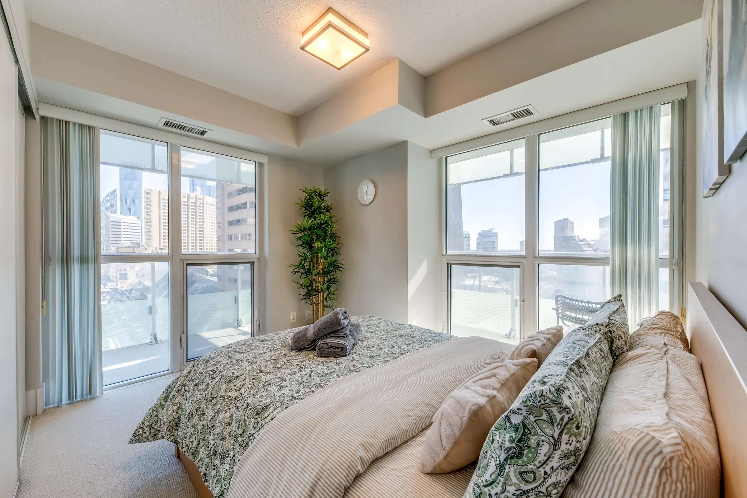 Listing-ready interior presentation in an HSG-managed short-term rental across major booking platforms