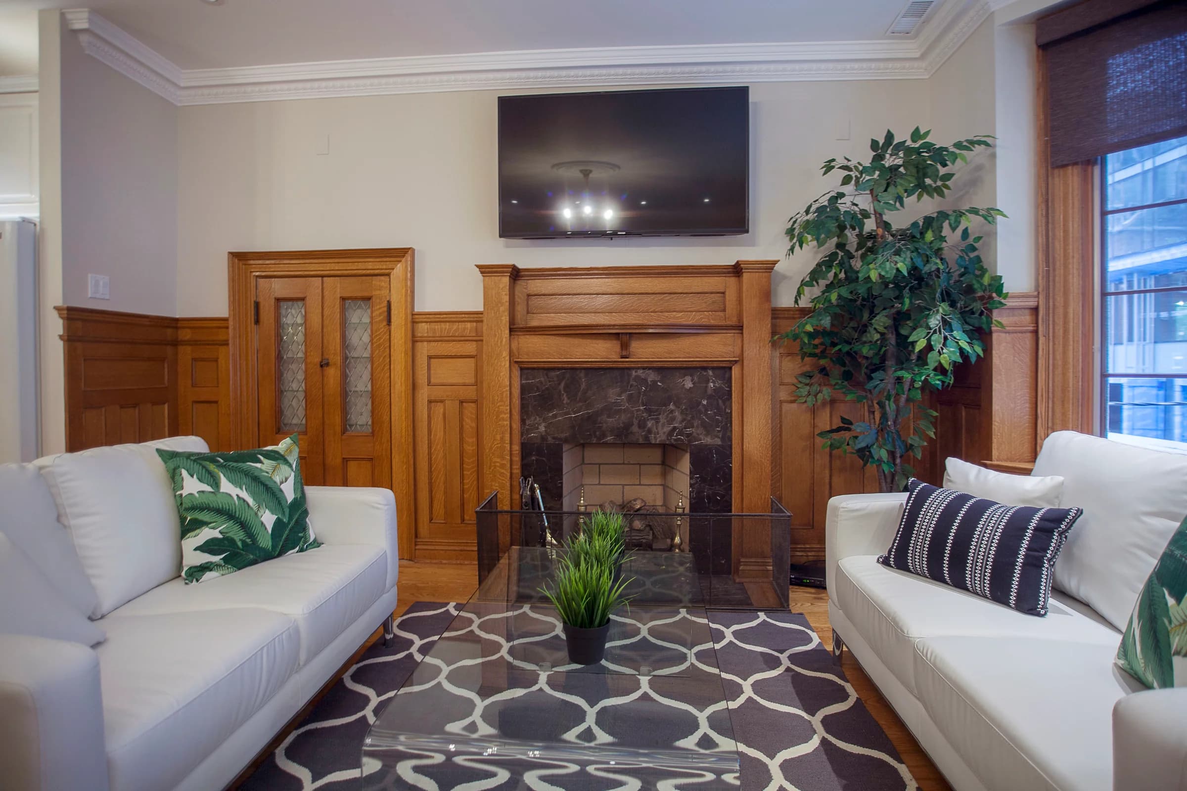 Professionally furnished Toronto short-term rental living space